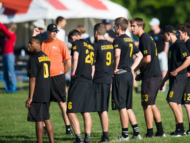 Jimmy Mickle directs traffic for the Mamabird O line. (Kevin Leclaire - UltiPhotos.com)