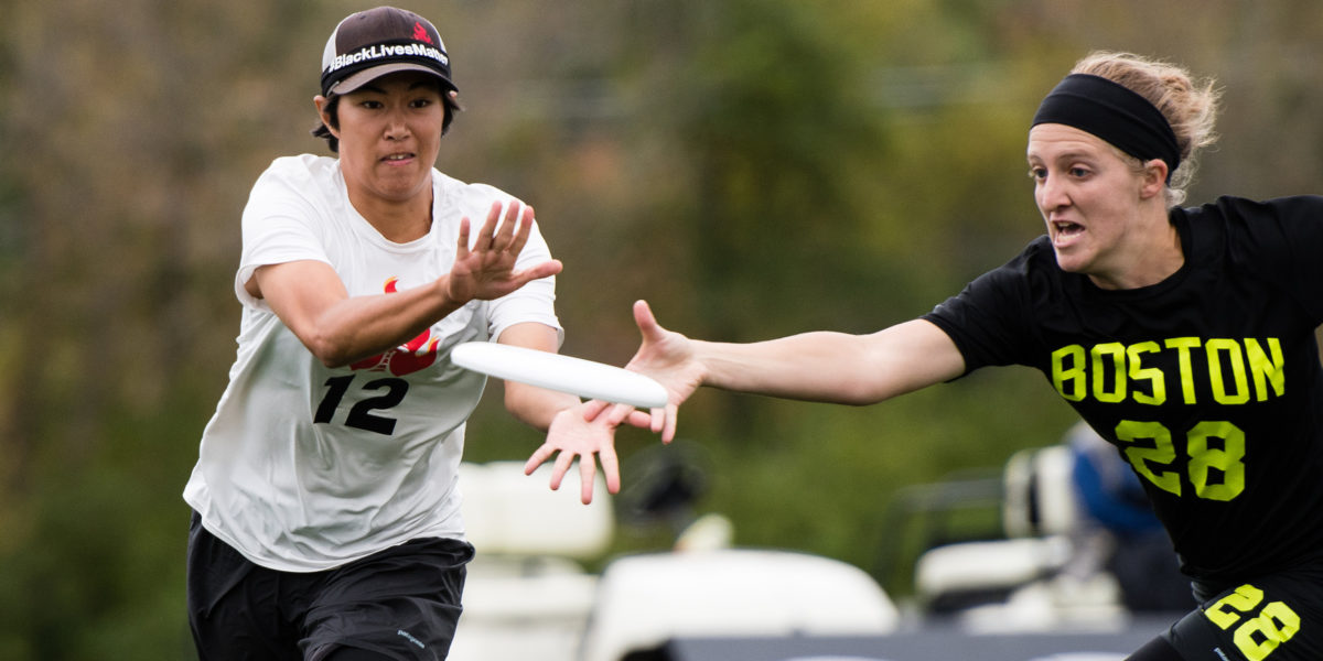 Rockford, IL: Callie Mah (Riot #12)  Shellie Cohen (Brute Squad #28)  Women's Final at 2016 USA Ultimate Club Championships. 